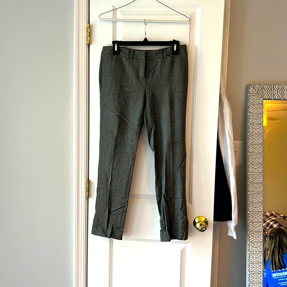 Like new! Gorgeous work pants. So comfy!